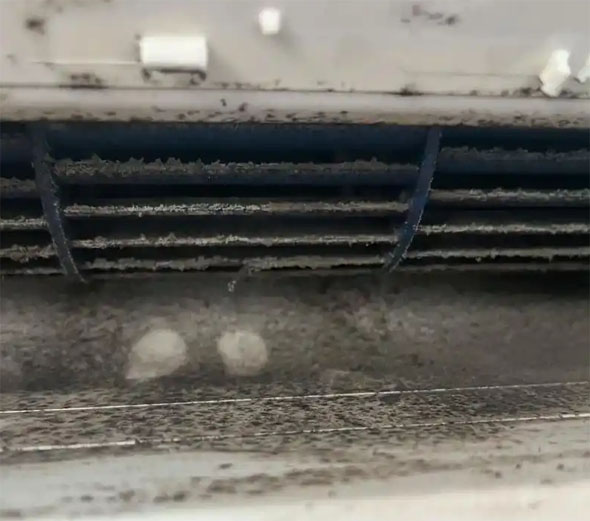 南海空调吹的风有股烧焦味是怎么回事